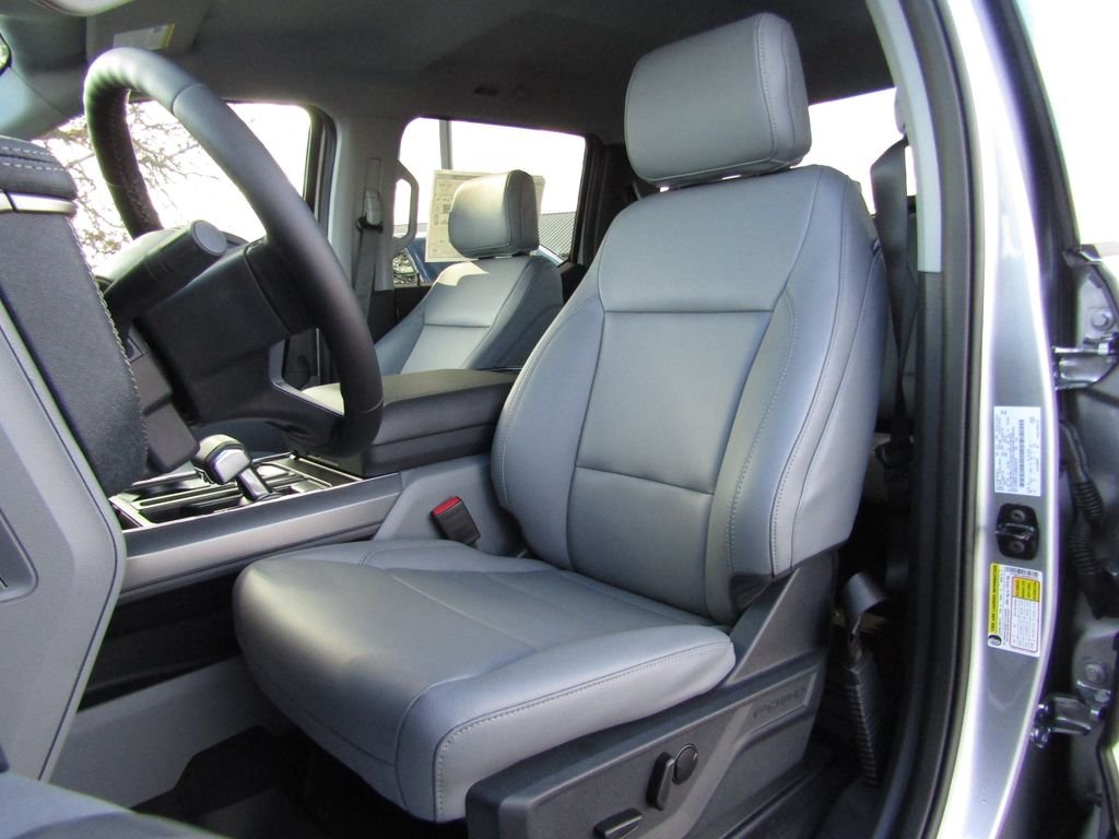 2025 Ford F-150 Lightning Flash - Photo 19