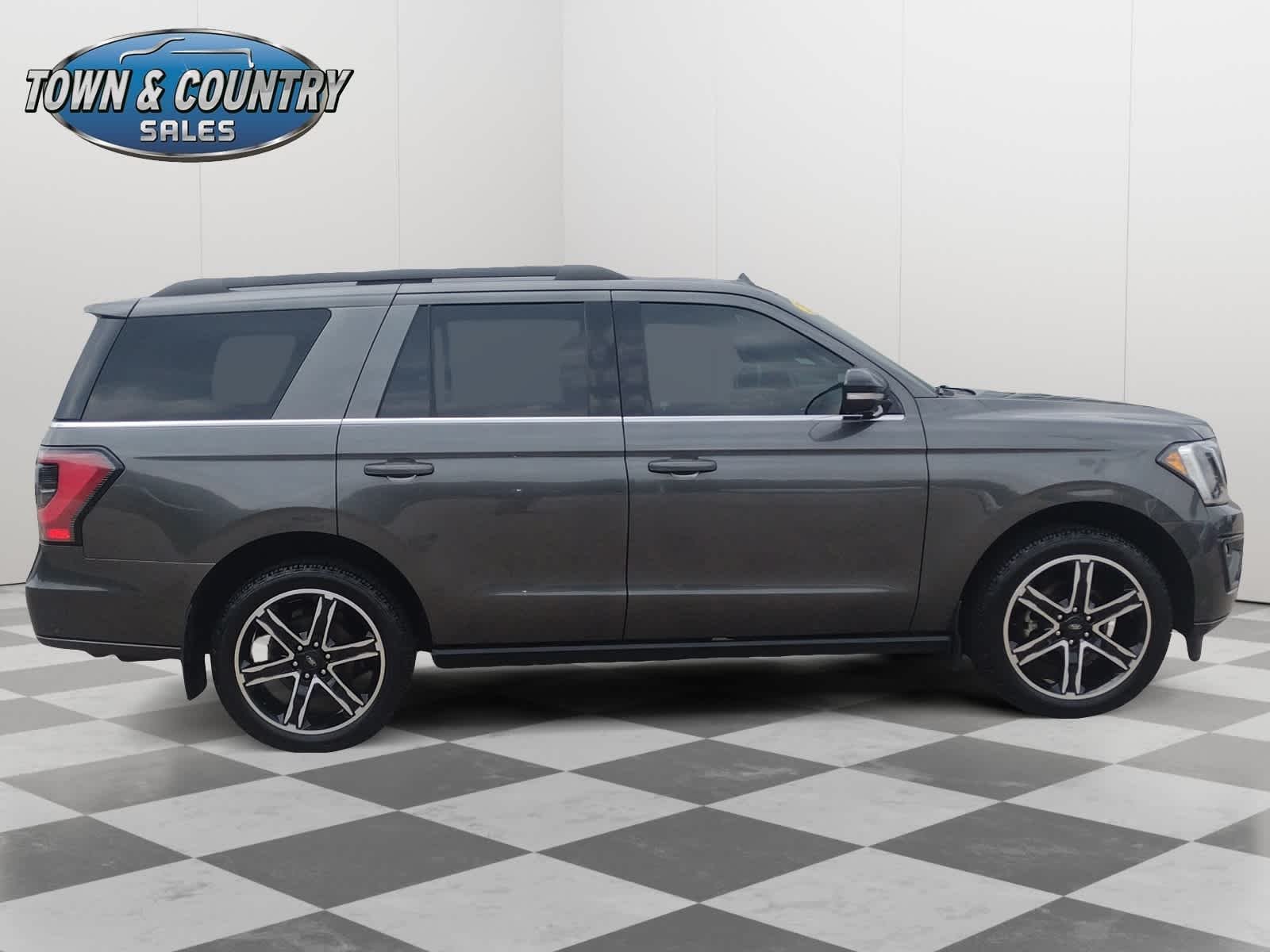 Used 2021 Magnetic Metallic Ford Limited image 8