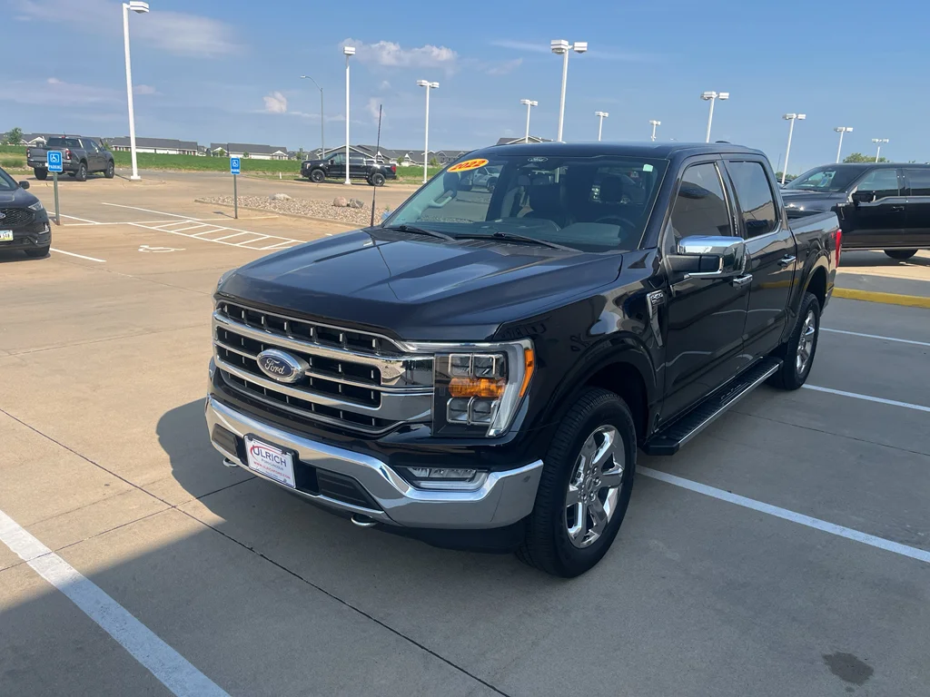 Used 2022 Agate Black Metallic Ford LARIAT image 4