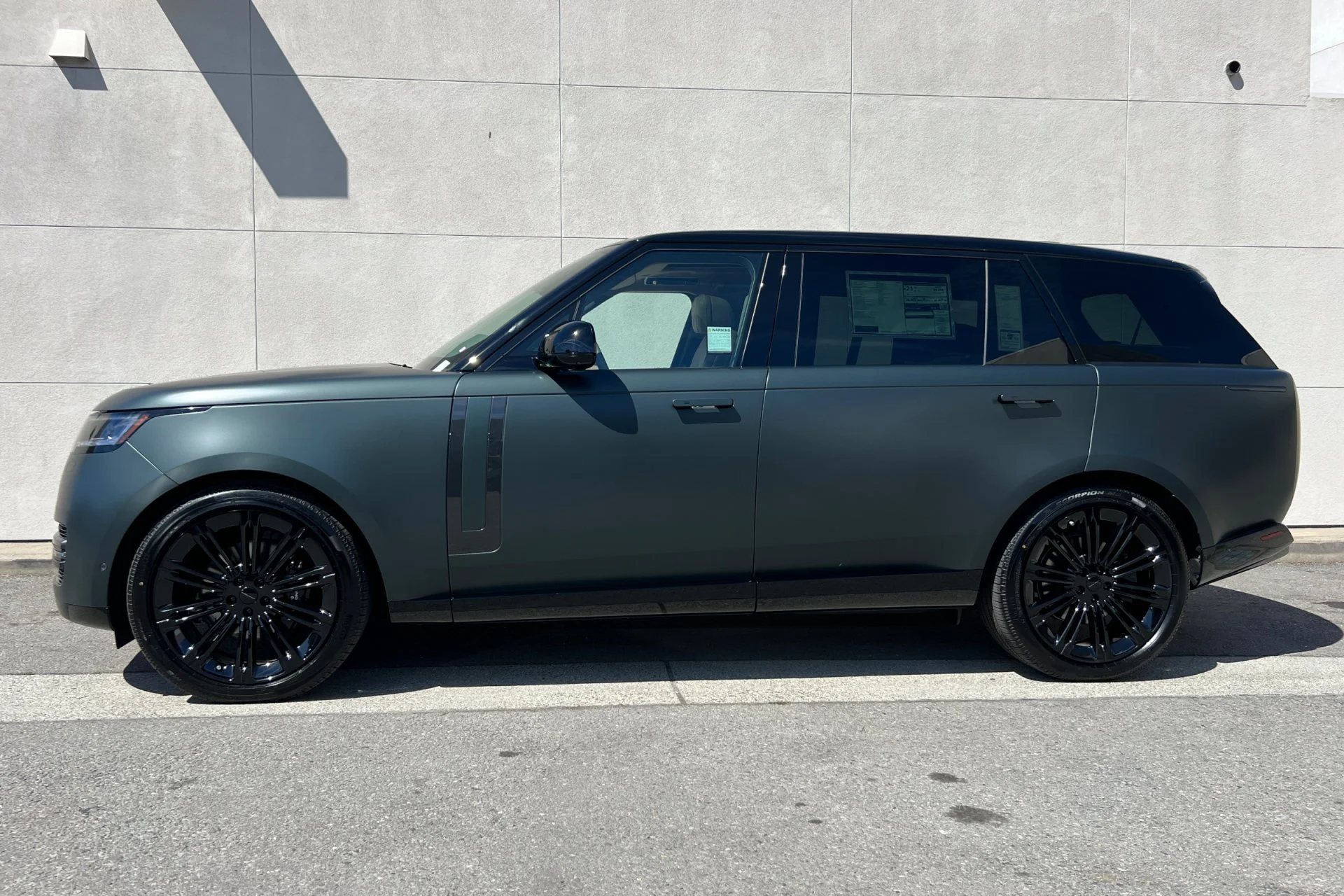New 2026 Belgravia Green Land Rover SE image 5