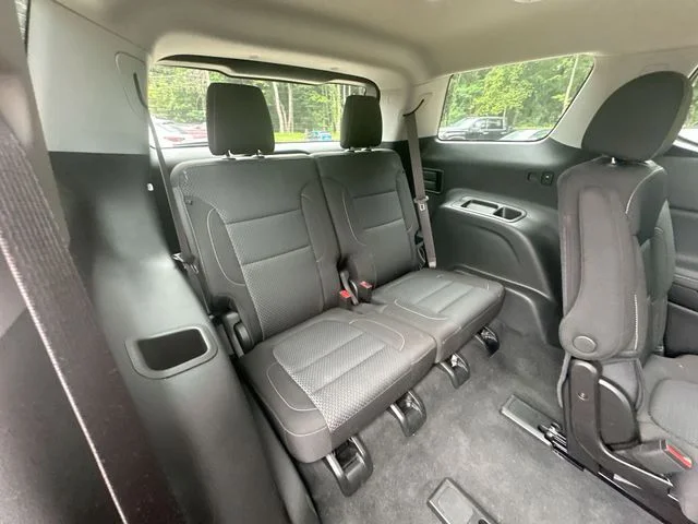 Used 2023 White GMC SLE image 30
