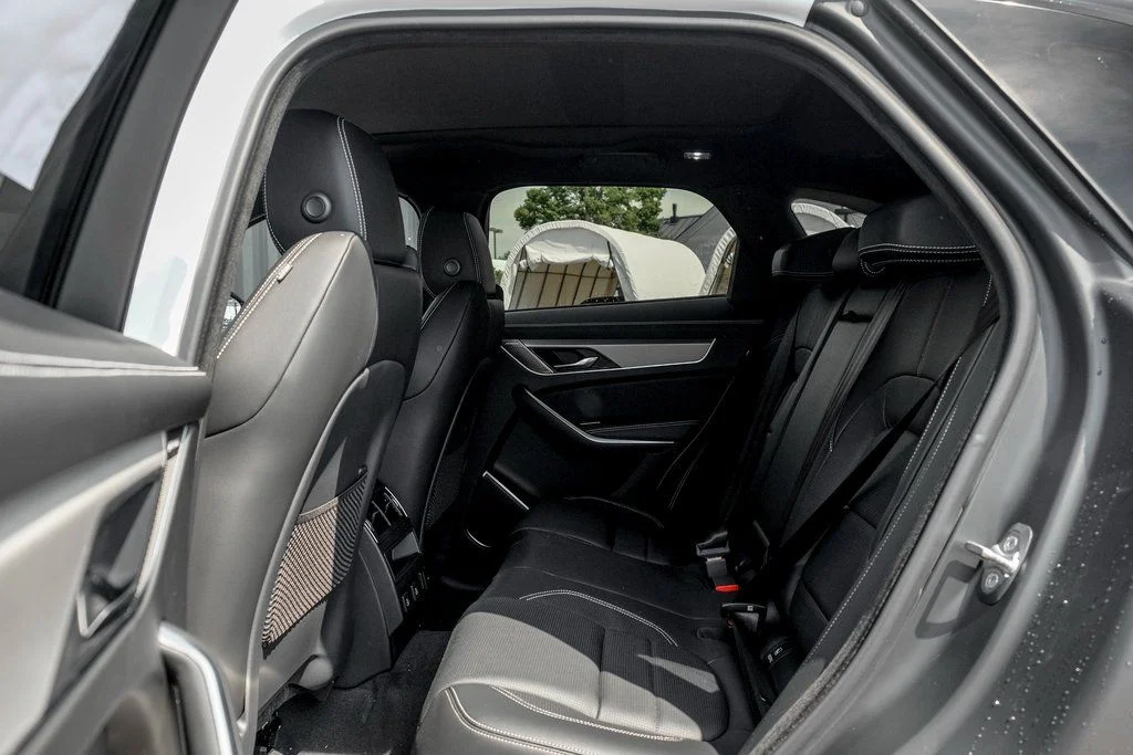 2026 Jaguar F-Pace R-Dynamic S - Photo 16