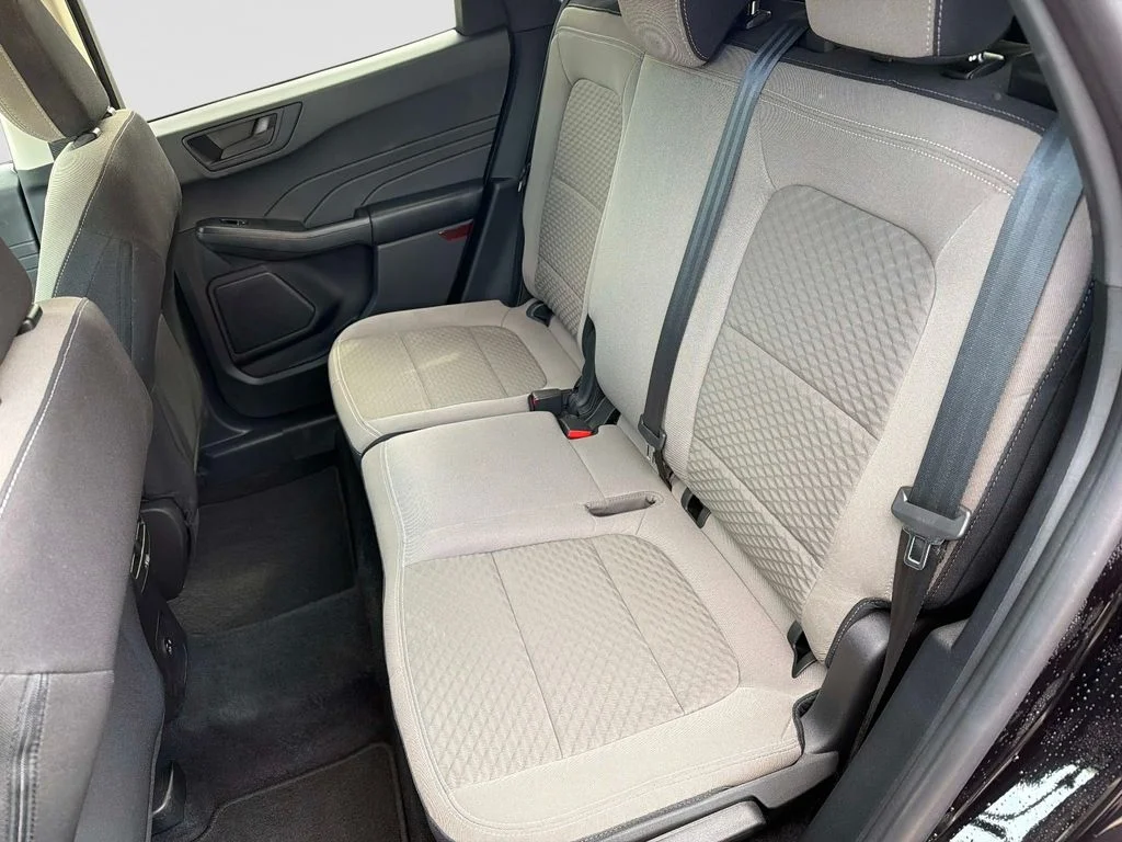 Used 2022 Agate Black Metallic Ford SE image 14