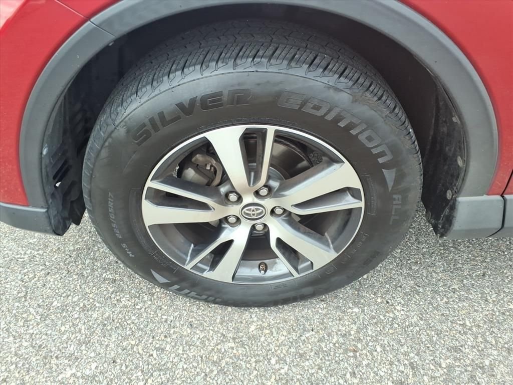 Used 2017 Red Toyota XLE image 11