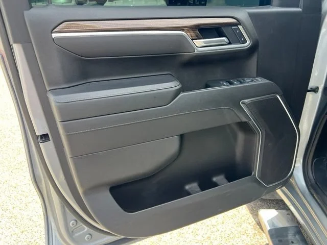 Used 2025 Sterling Gray Metallic Chevrolet LT image 13