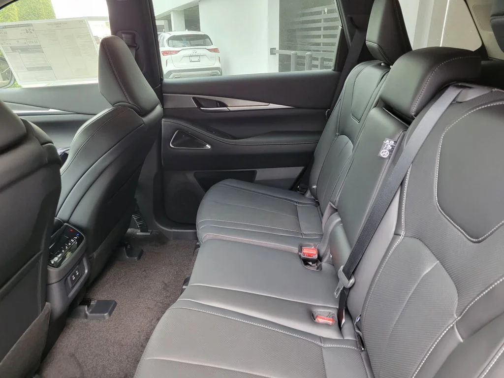 New 2027 MINERAL BLACK INFINITI Luxe FWD image 9