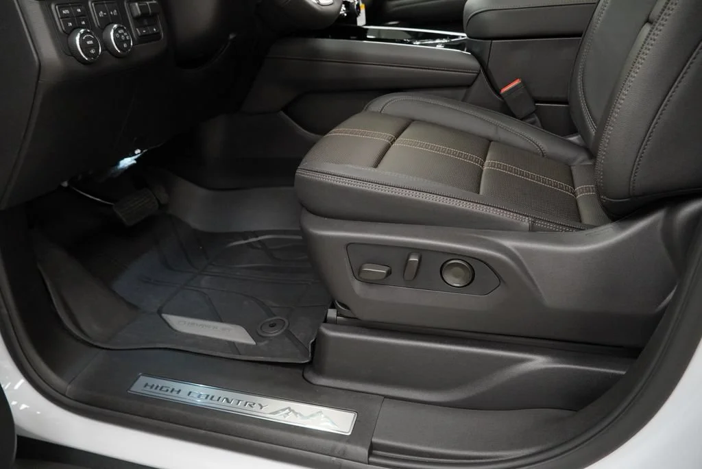 New 2026 Polar White Tricoat Chevrolet High Country image 26