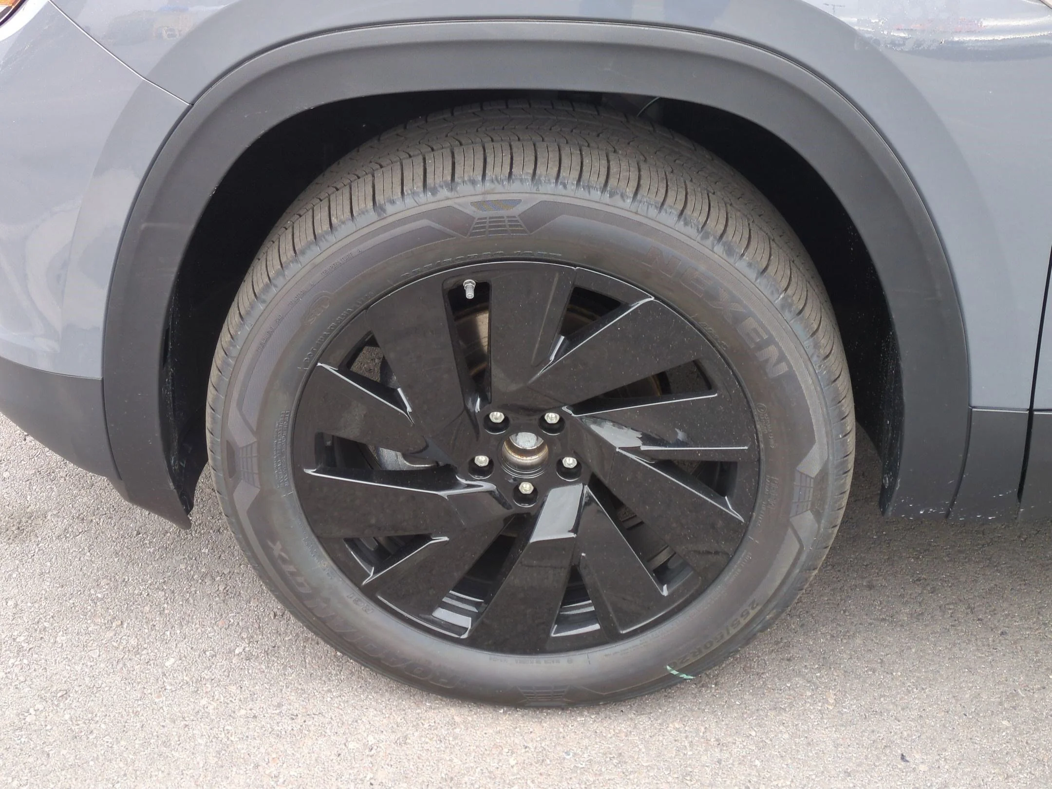 New 2026 Pure Gray Volkswagen 2.0T SE w/Technology image 15
