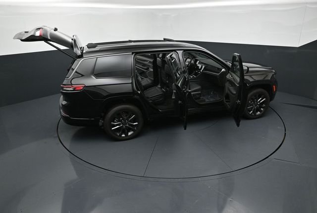 New 2026 Diamond Black Crystal Pearl-Coat Exterior Paint Jeep Limited image 30