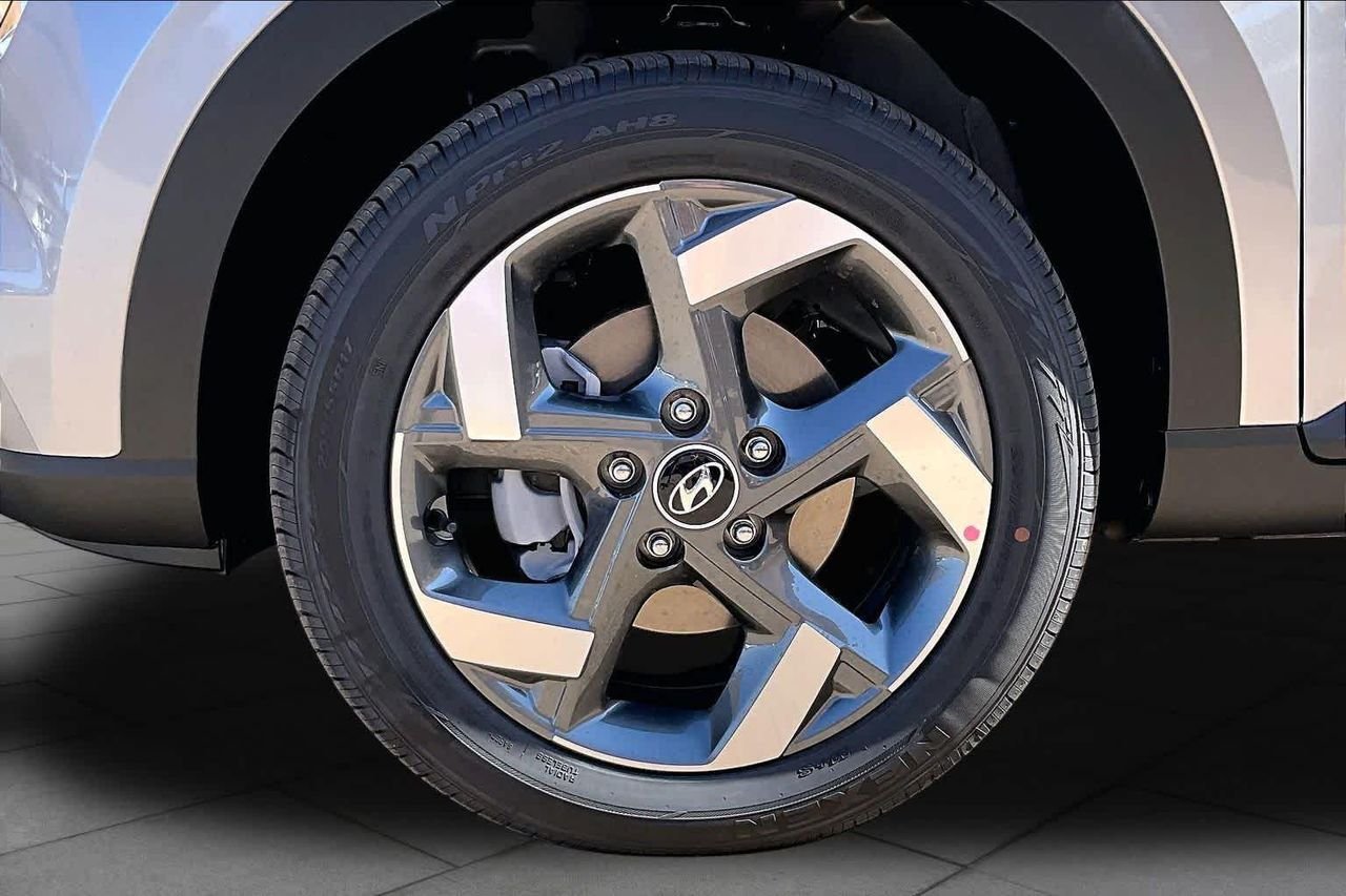 New 2026 Shimmering Silver Hyundai SEL image 11
