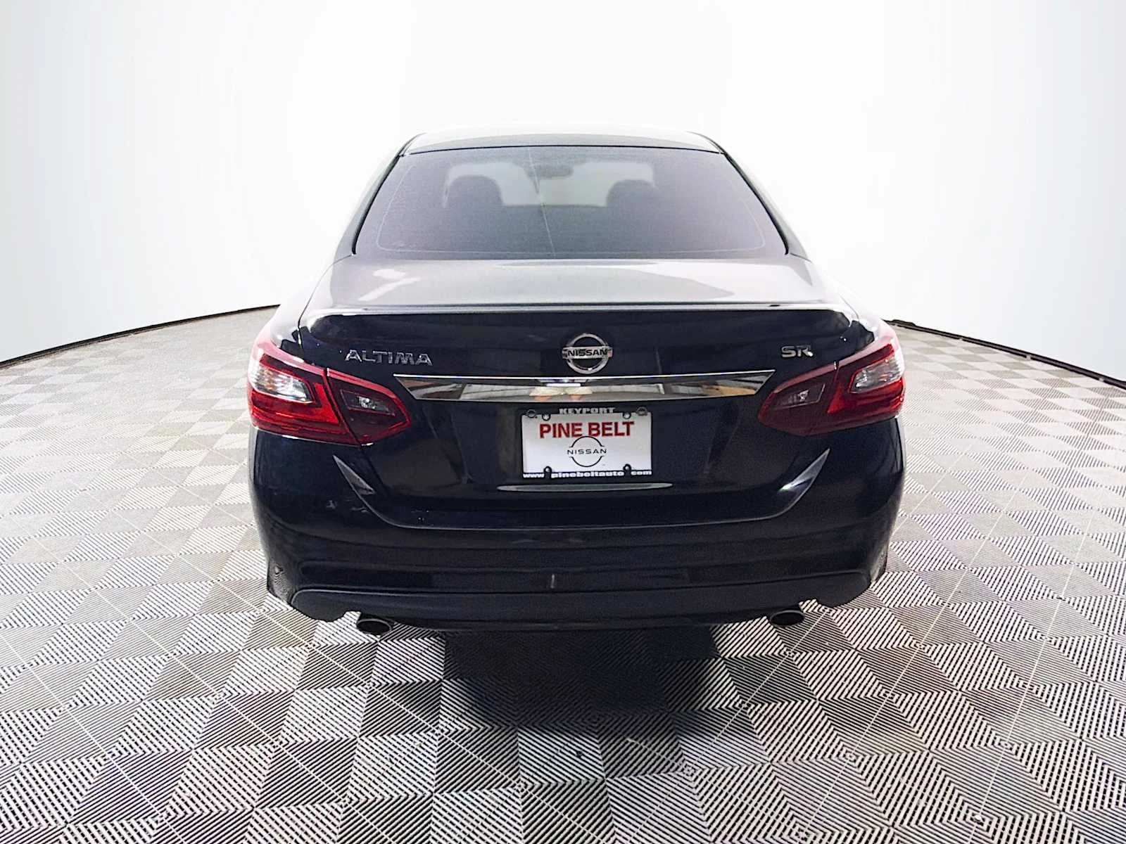 Used 2018 Super Black Nissan 2.5 SR image 5