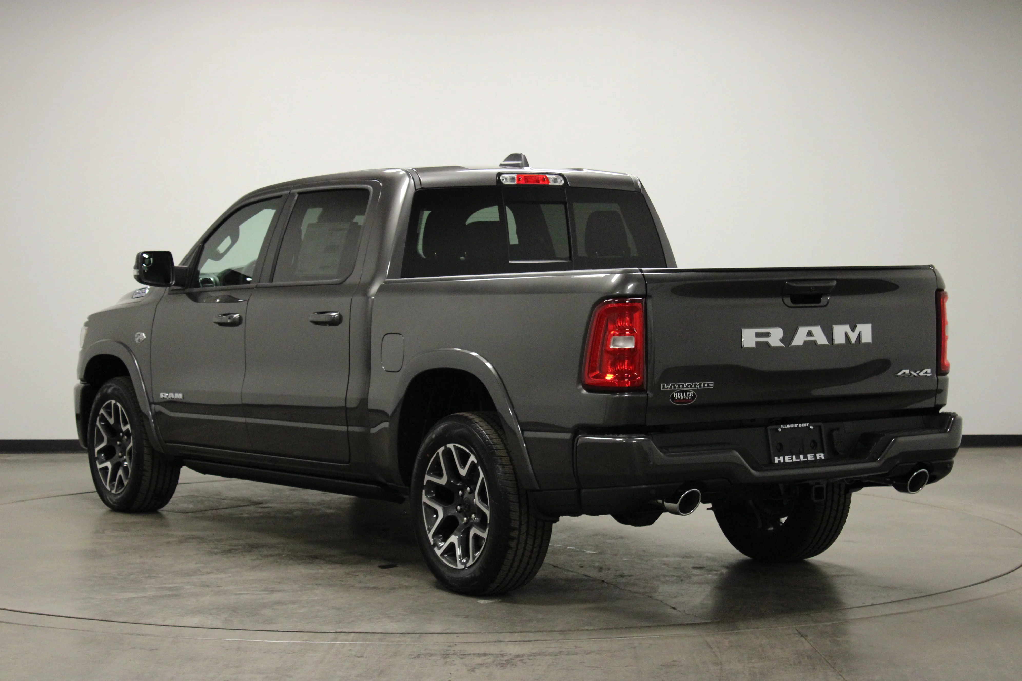 New 2026 Granite Crystal Metallic Clear-Coat Exterior Paint RAM Laramie image 6