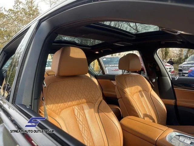 2022 BMW 7 Series 750i - Photo 12