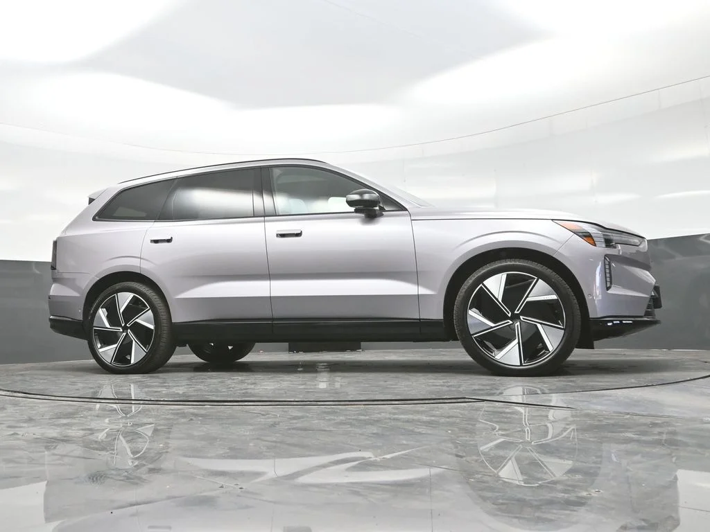 New 2026 Aurora Silver Volvo Ultra image 23