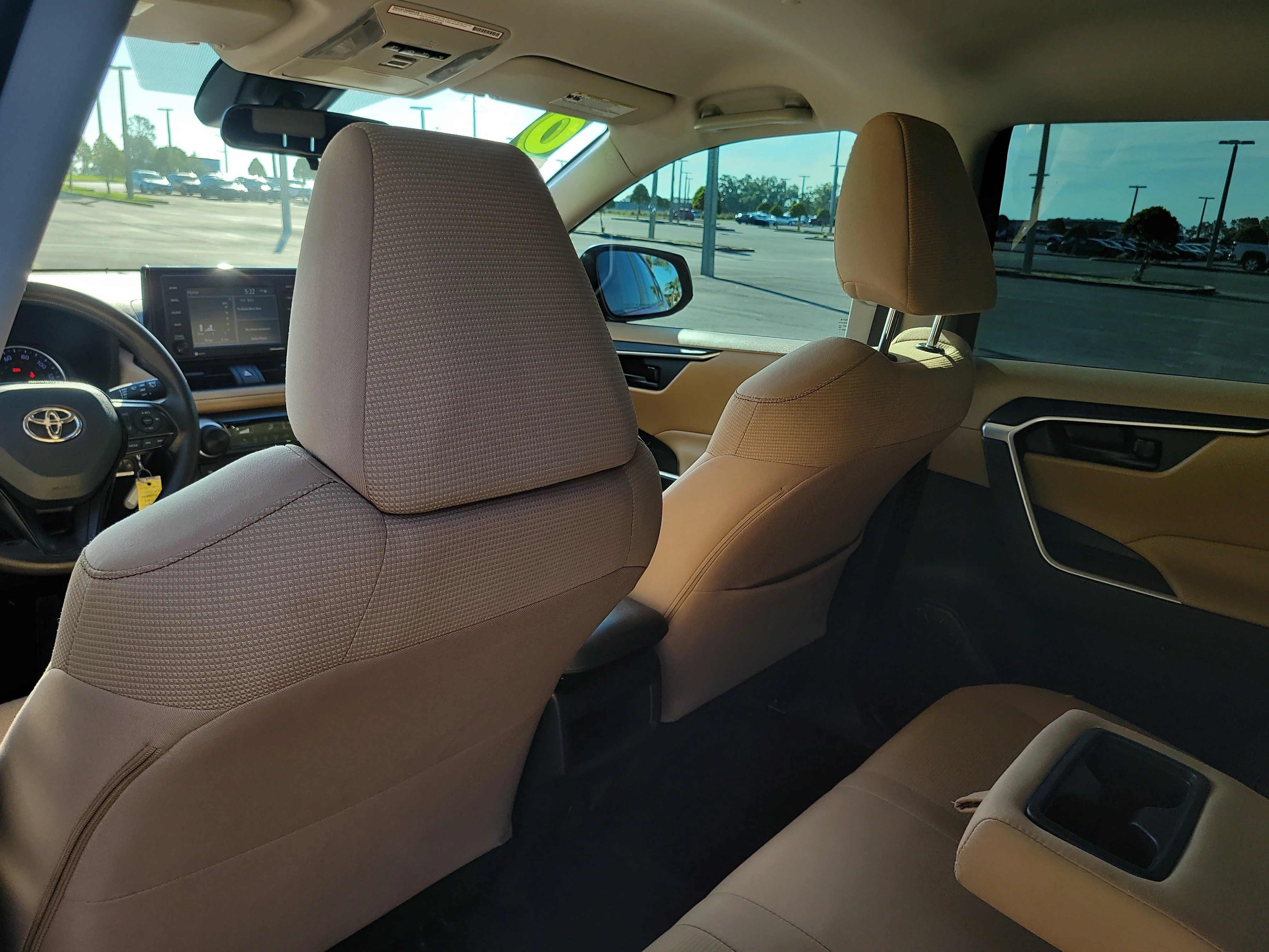 Used 2020 Pearl Toyota LE image 12