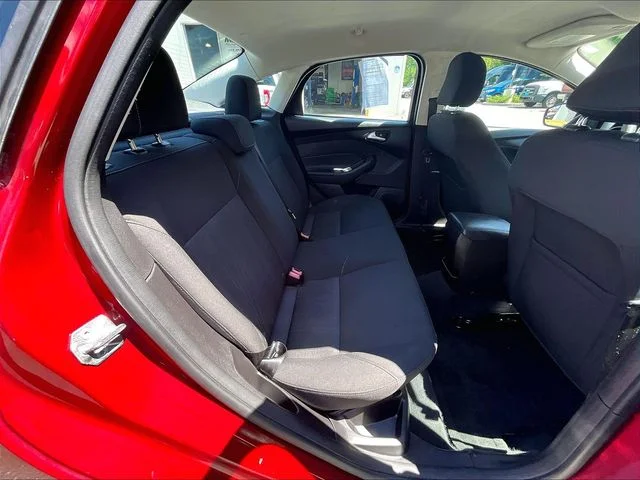 Used 2015 Red Ford SE image 22