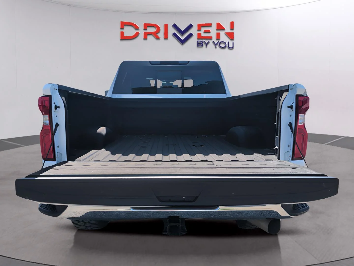 Used 2022 Summit White Chevrolet LTZ image 9