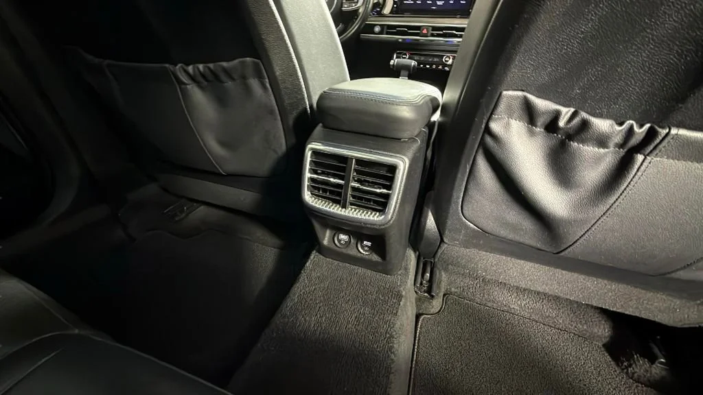 Used 2022 White Kia EX image 31