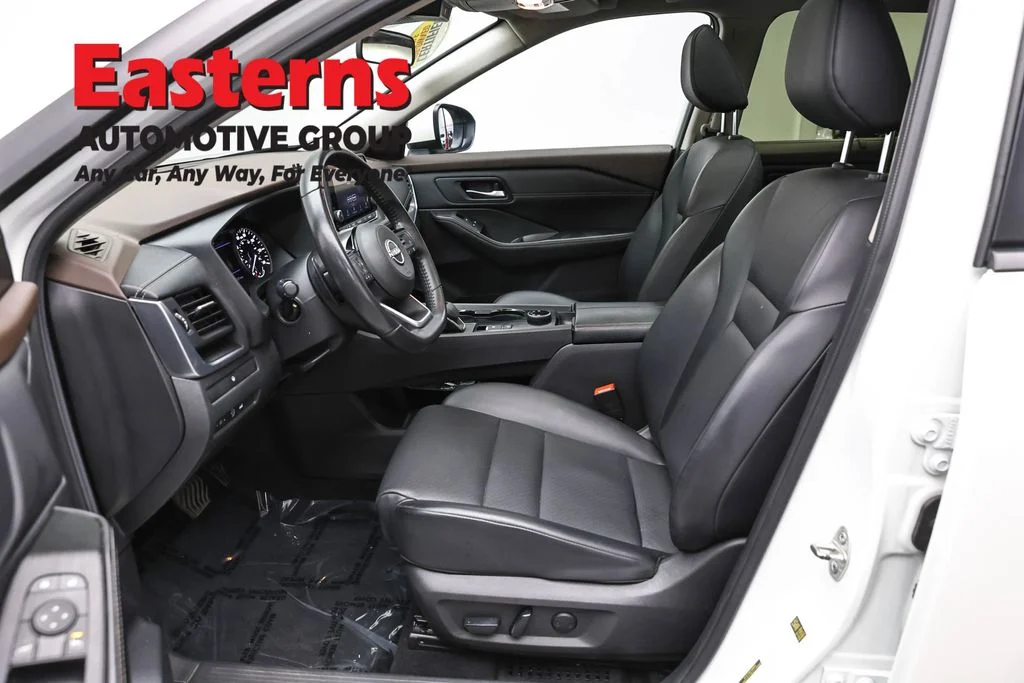 Used 2023 White Nissan SV image 14