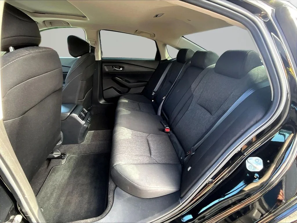 Used 2025 Crystal Black Pearl Honda SE image 23