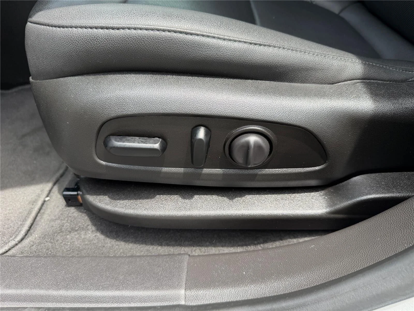 Used 2021 Silver Ice Metallic Chevrolet LT image 33