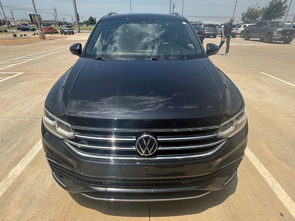 Used 2022 Deep Black Pearl Volkswagen 2.0T SEL R-Line image 3