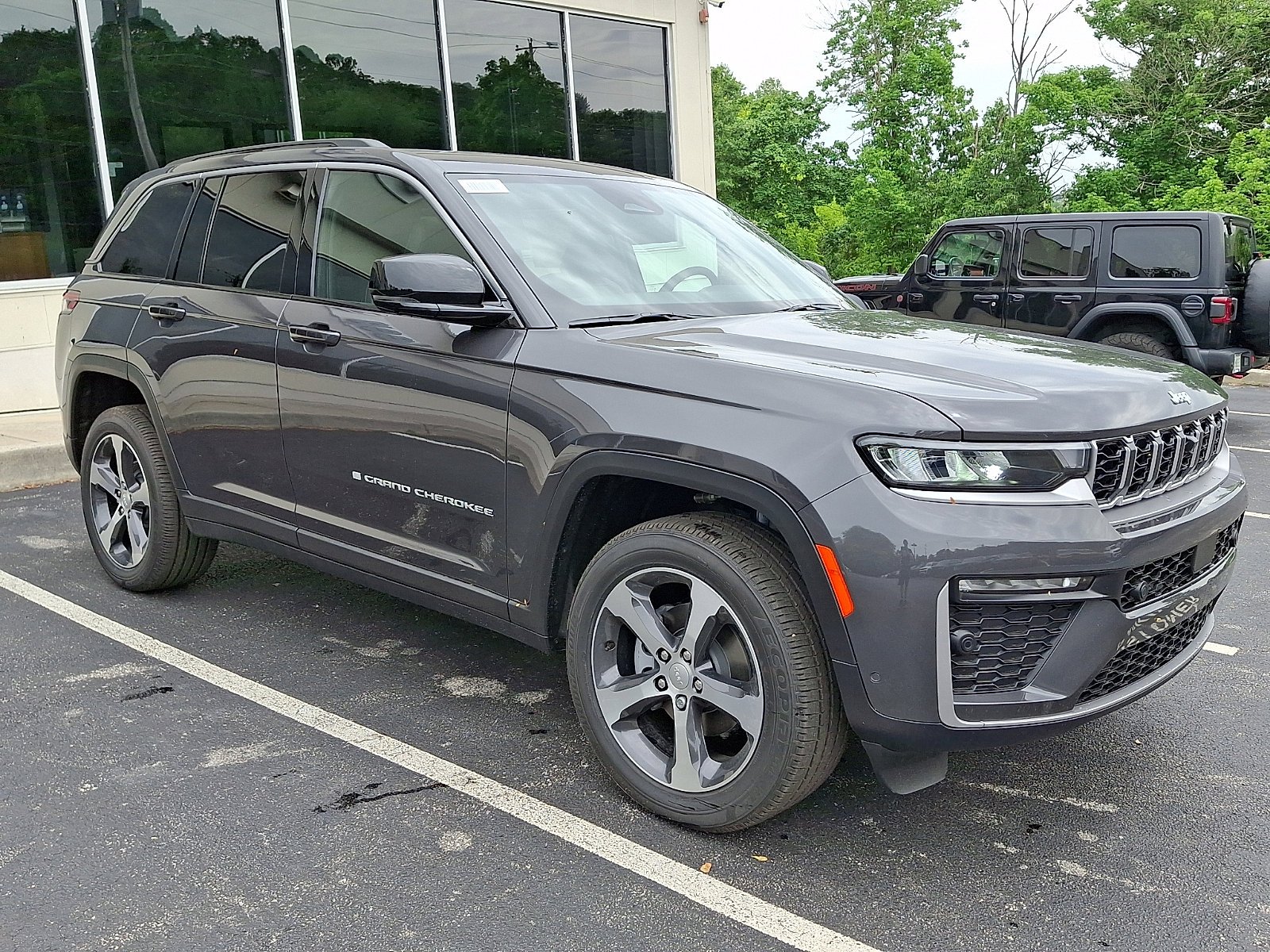 New 2026 Baltic Gray Metallic Clear-Coat Exterior Paint Jeep Limited image 2