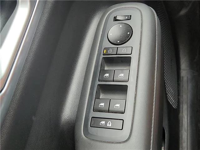 Used 2026 Gray Hyundai SEL Front-Wheel Drive image 18