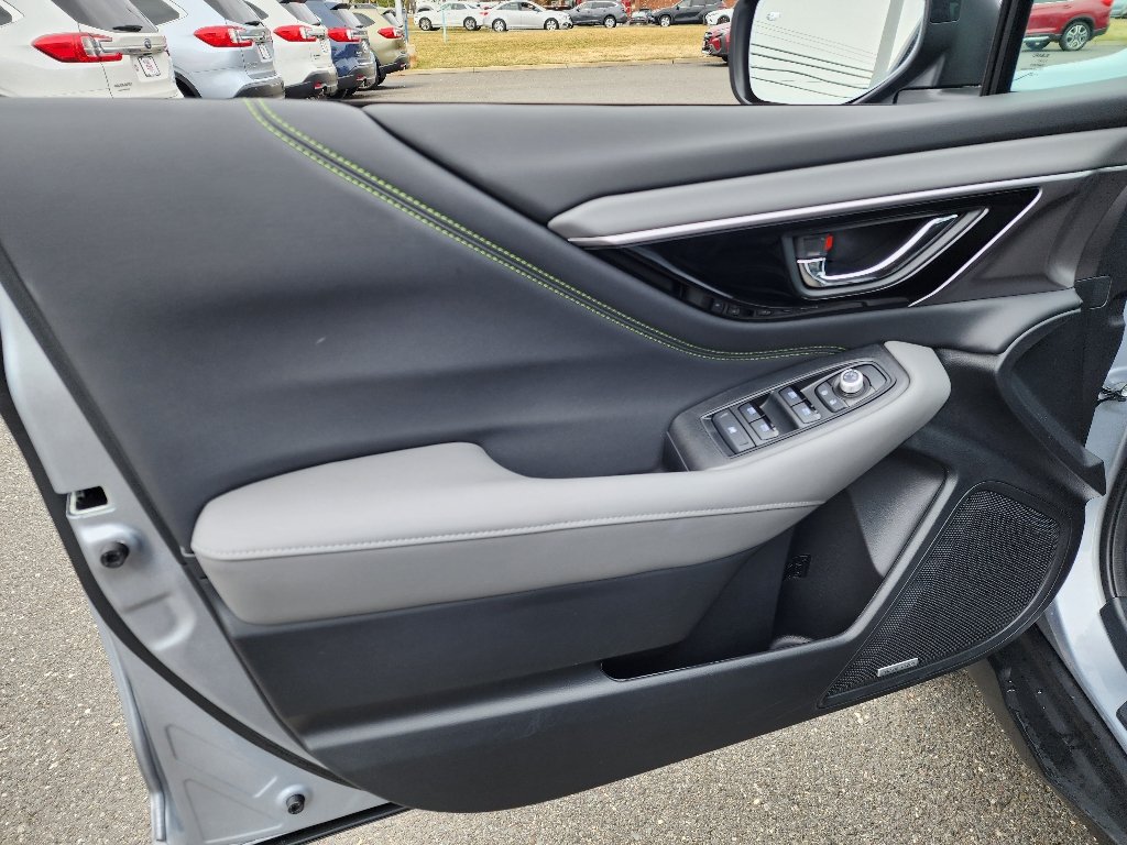 Used 2025 Ice Silver Metallic Subaru Onyx Edition image 31