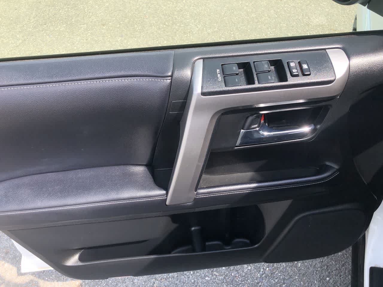 Used 2018 Super White Toyota SR5 Premium image 12
