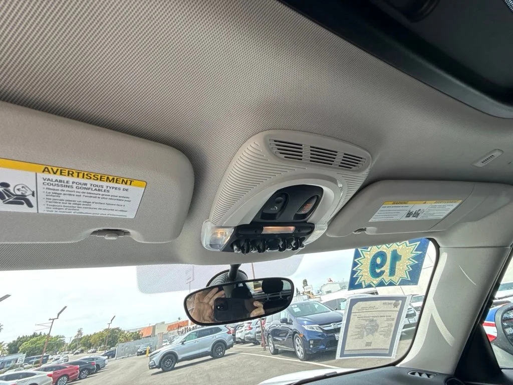 Used 2019 White MINI Classic image 27
