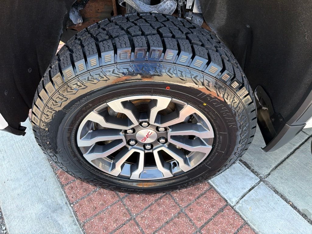 Used 2019 White GMC AT4 image 10