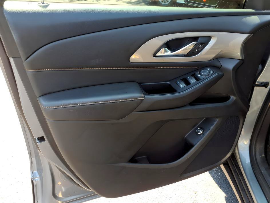 Used 2020 Satin Steel Metallic Chevrolet LT Cloth image 16
