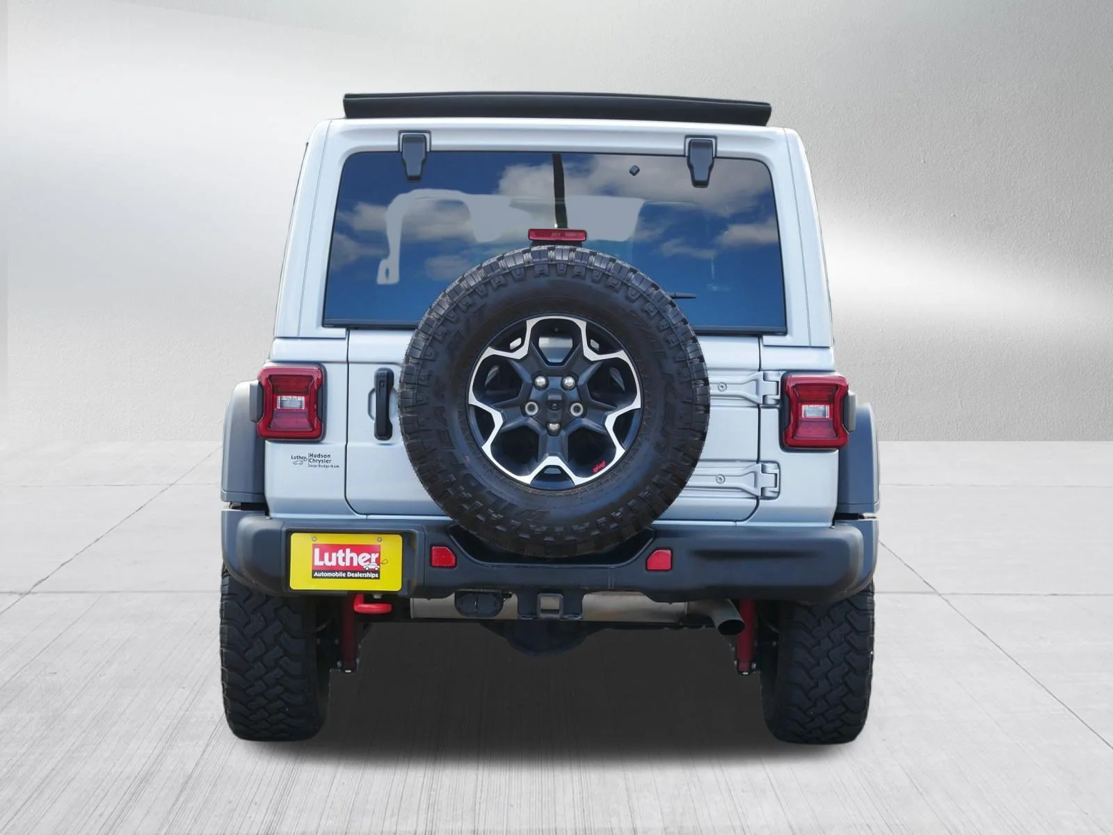 Used 2023 Silver Zynith Clearcoat Jeep Rubicon image 6