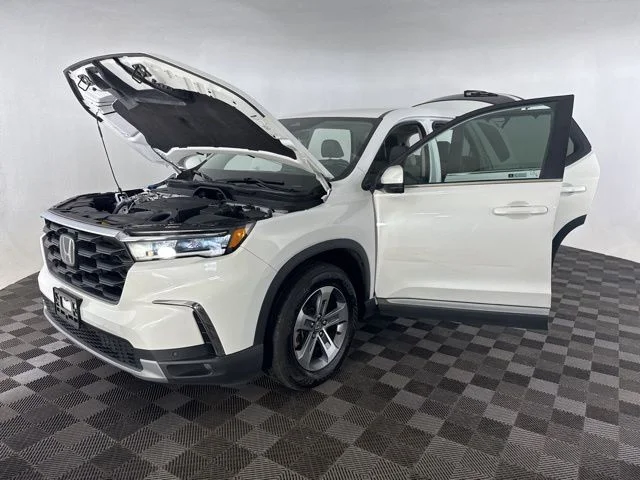 Used 2023 White Honda EX-L image 10