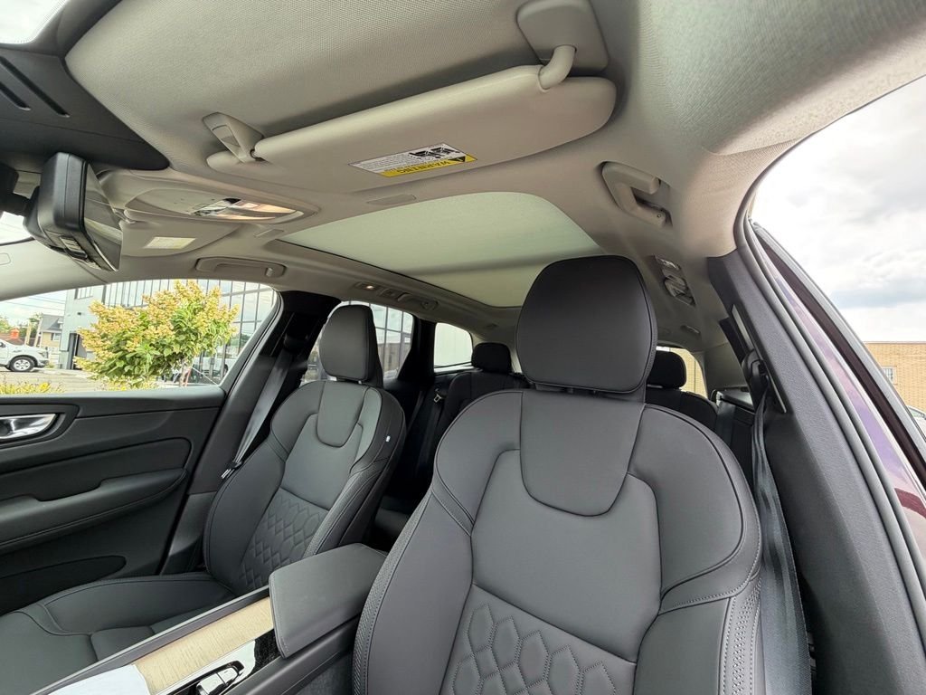 2026 Volvo XC60 Plus - Photo 9
