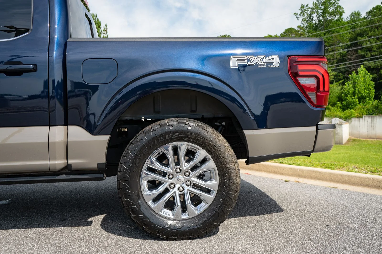 Used 2025 Blue Ford King Ranch image 15