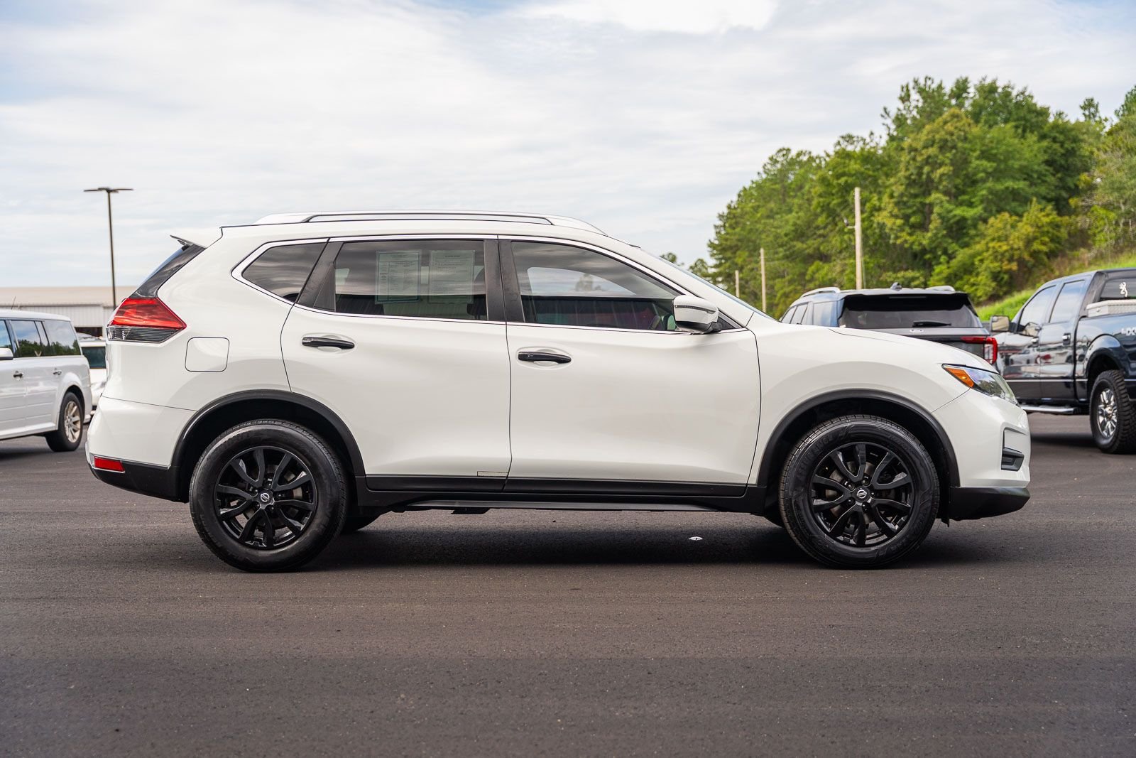 Used 2018 Glacier White Nissan SV image 8
