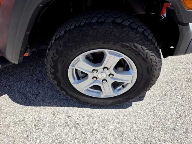 Used 2018 Orange Jeep Unlimited Sport S image 17