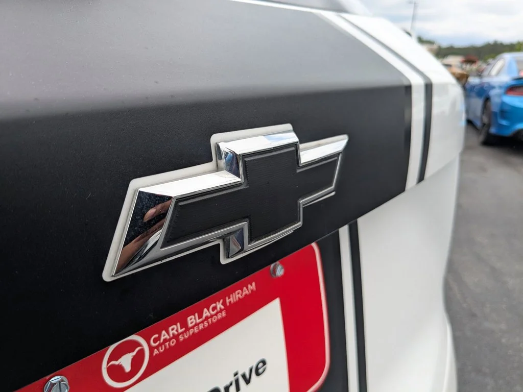 Used 2025 Summit White Chevrolet LT image 28