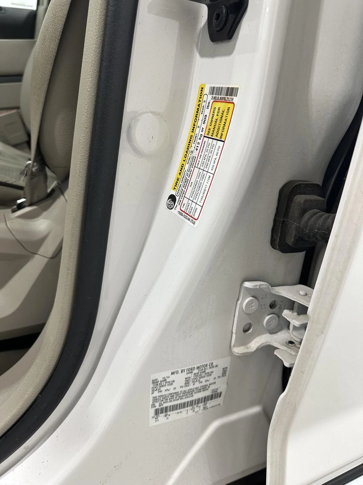Used 2015 White Lincoln AWD image 26