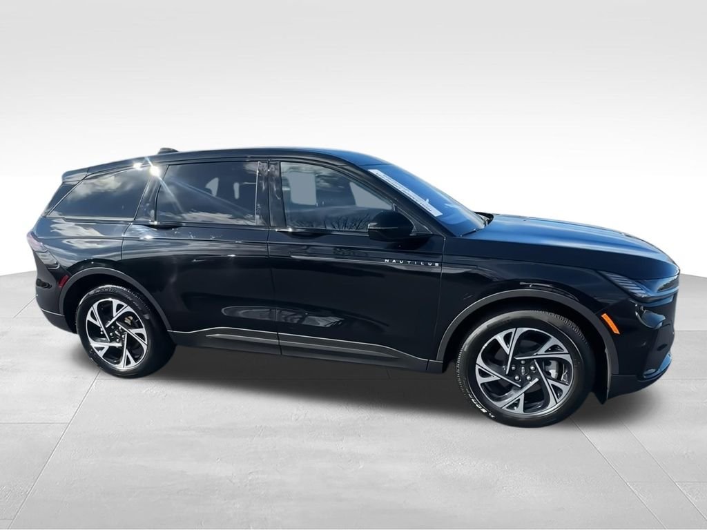 Used 2025 Black Lincoln Premiere image 9