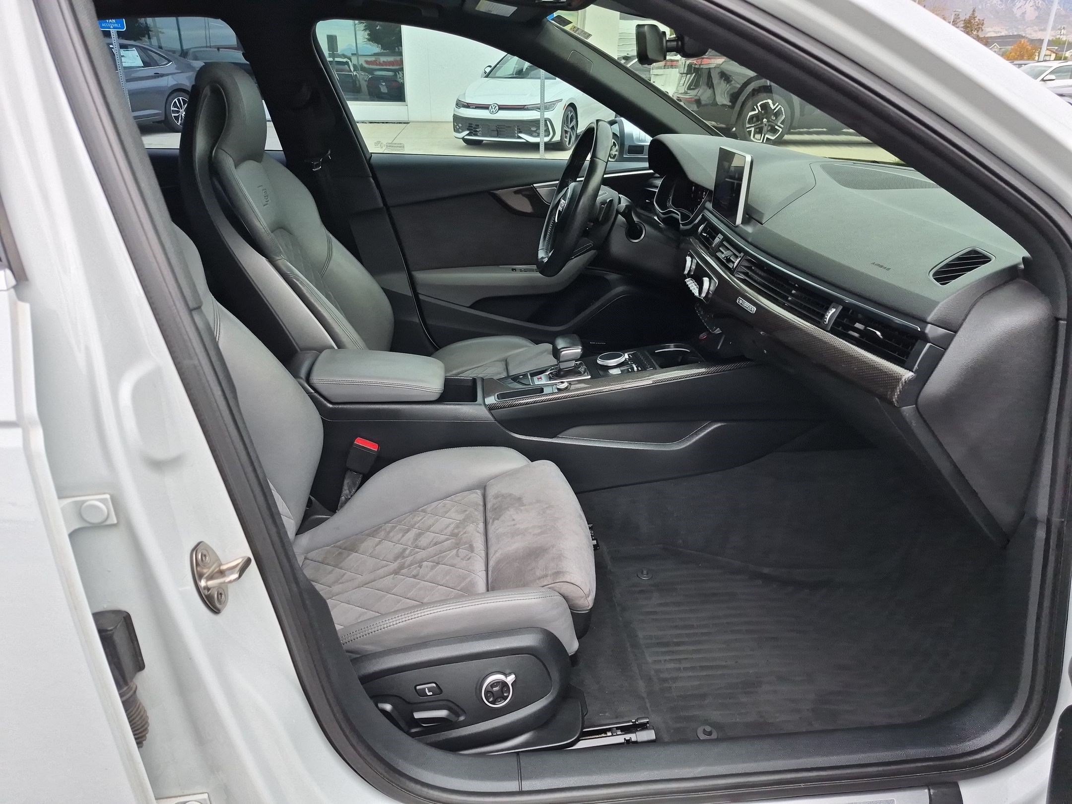 Used 2018 Glacier White Audi Premium Plus image 31