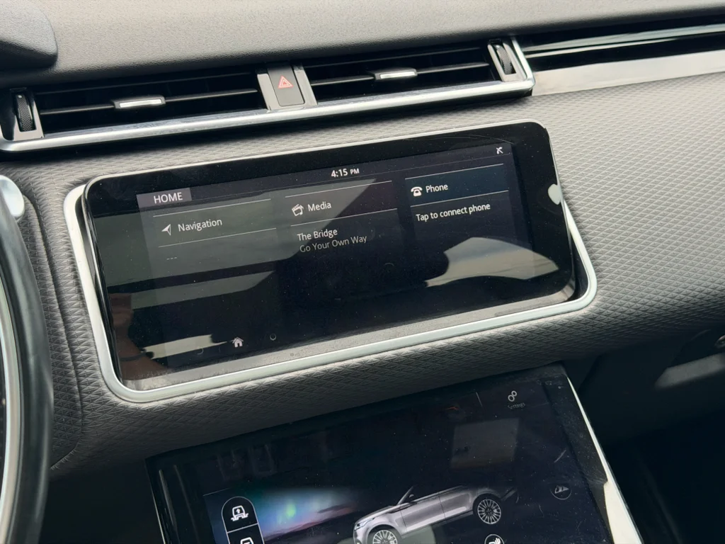Used 2019 Corris Grey Metallic Land Rover R-Dynamic SE image 22