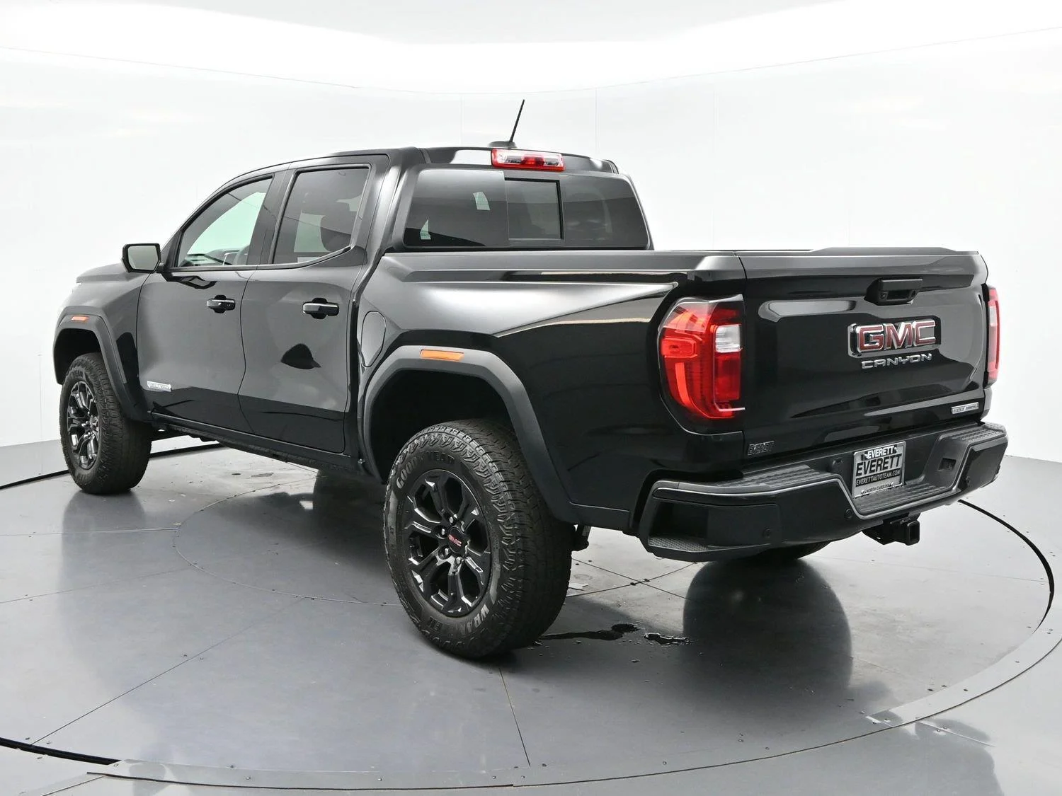 Used 2025 Onyx Black GMC Elevation image 5