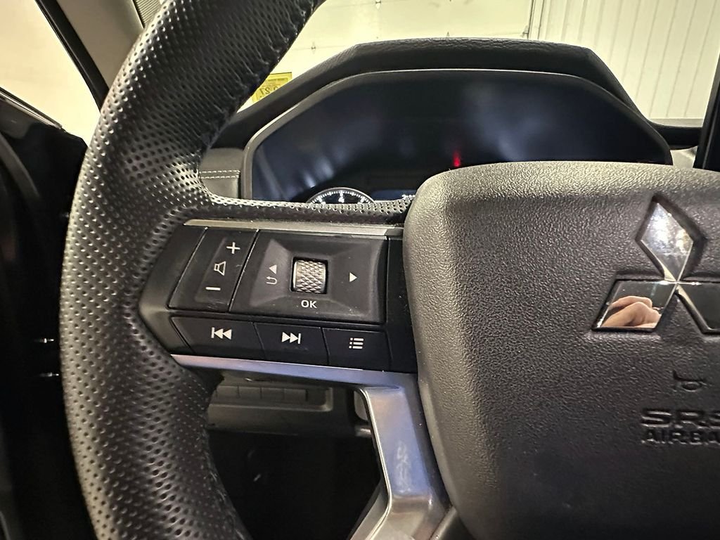 Used 2025 Silver Mitsubishi  image 37