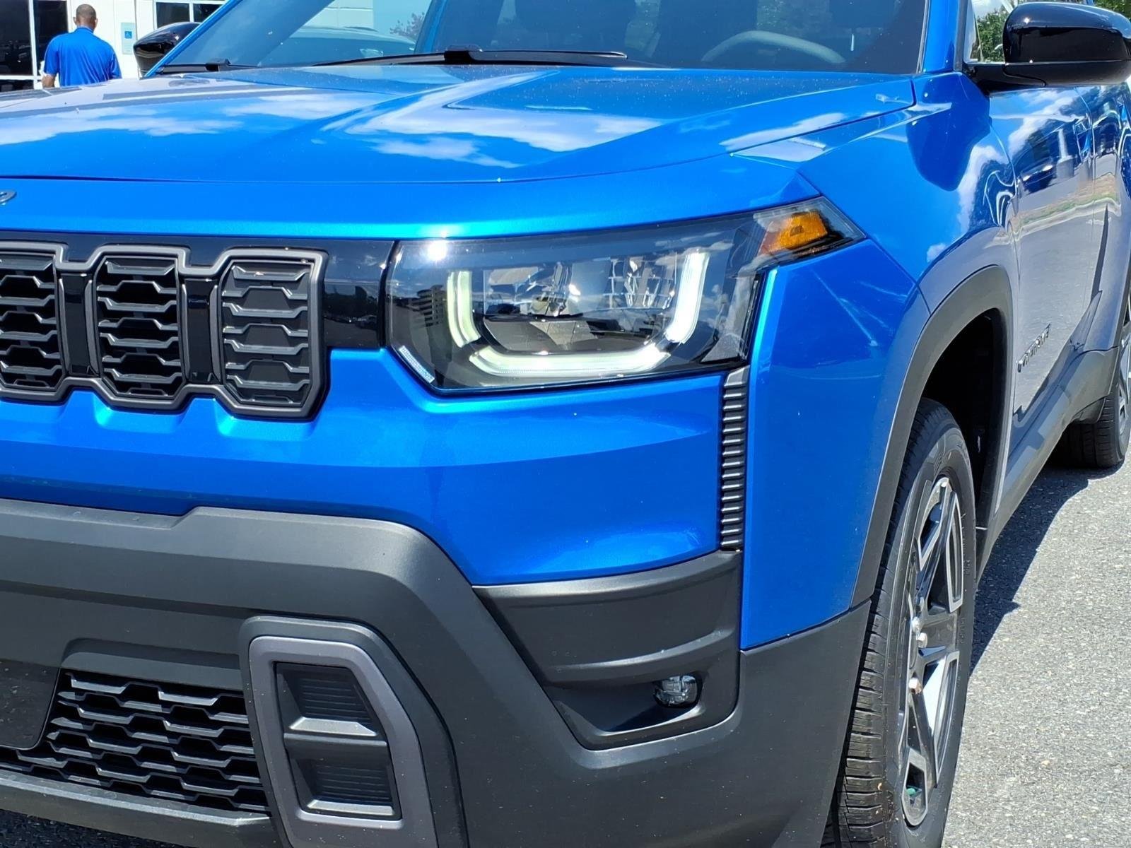 New 2026 Hydro Blue Pearl-Coat Exterior Paint Jeep Laredo image 15