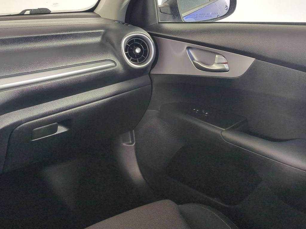 2024 Kia Forte LXS - Photo 17