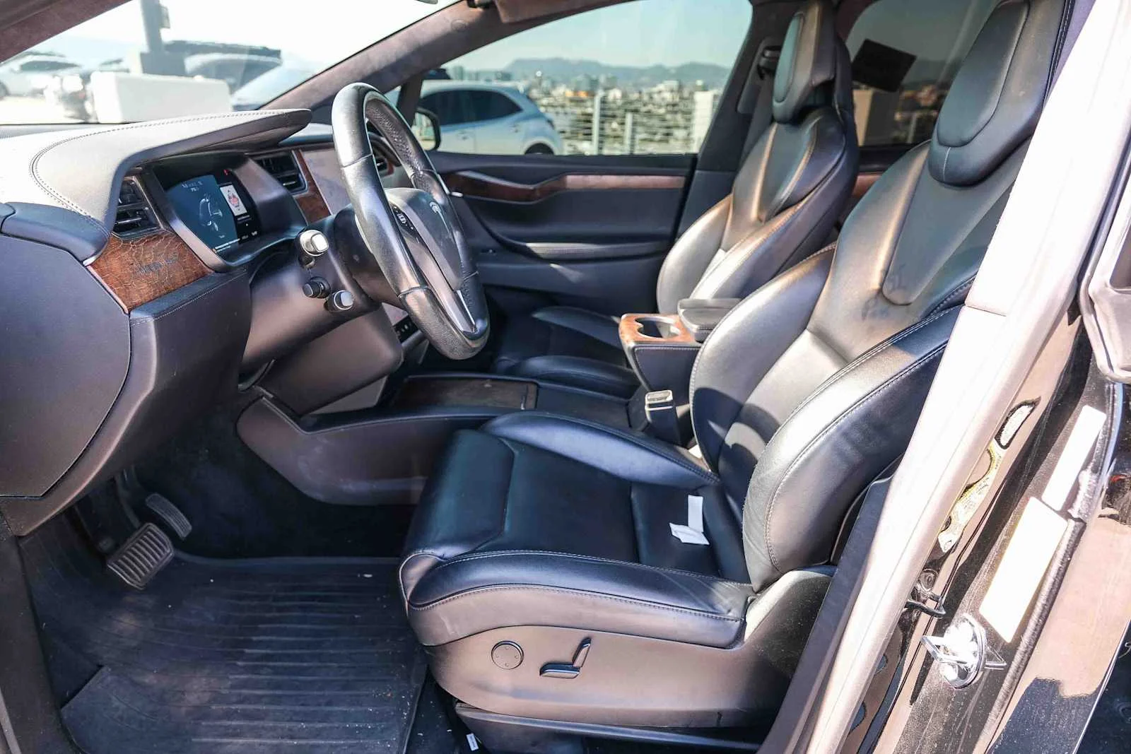 Used 2018  Tesla  image 18