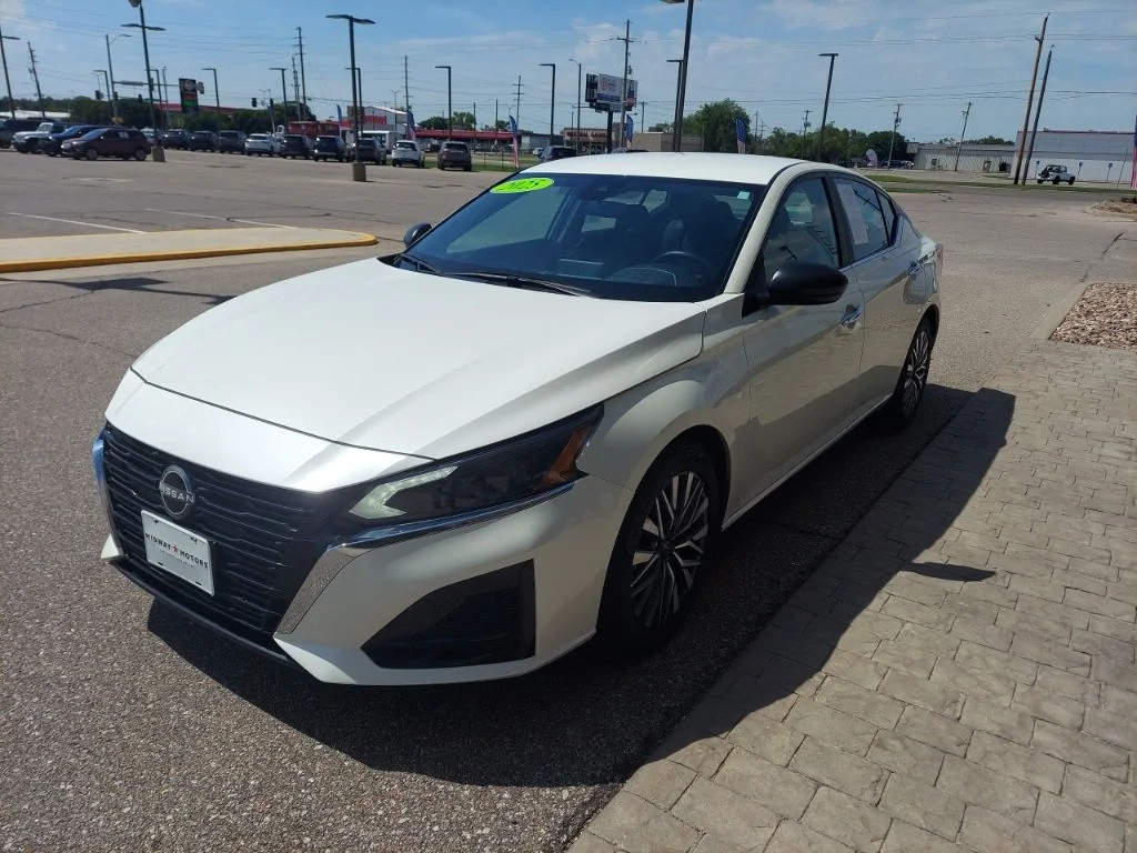 Certified Used 2025 White Nissan 2.5 SV image 3